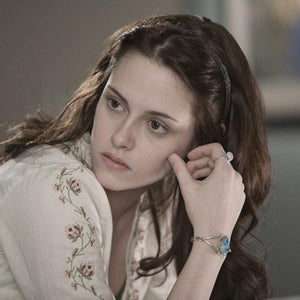 Bague de Féminité en Pierre de Lune portée par Bella dans Twilight